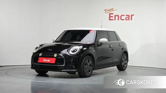 Mini Cooper 2023 Черный из Кореи