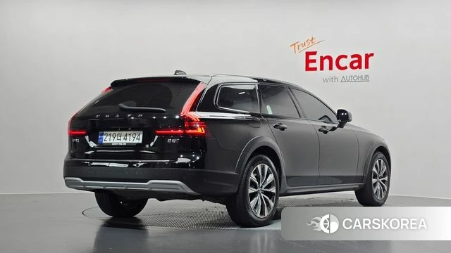 Volvo V90 Cross-Country 2023 Черный из Кореи