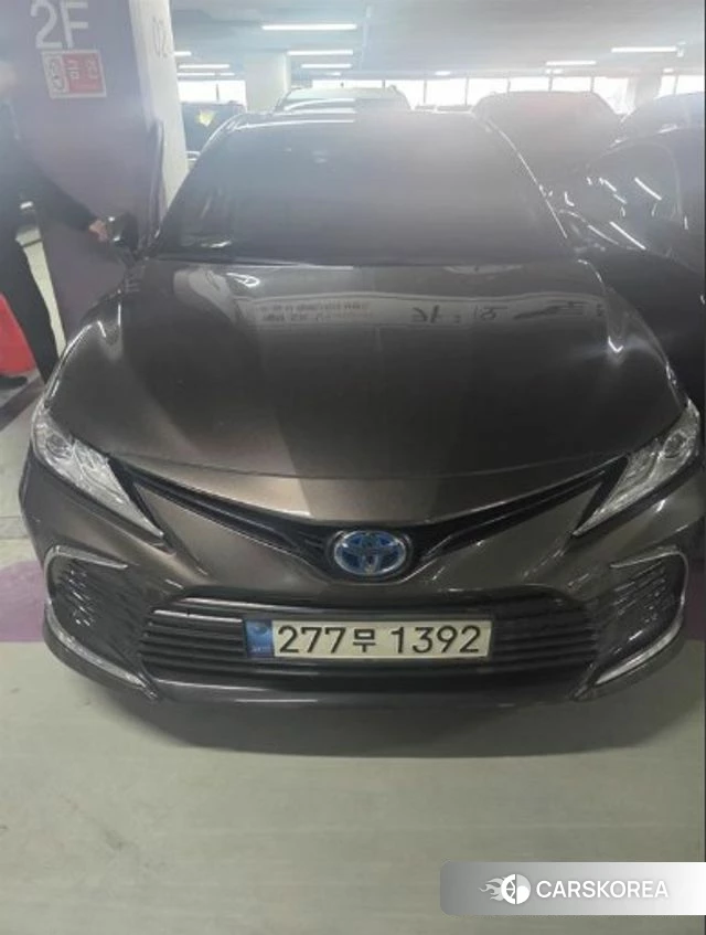 Toyota Camry (XV70) 2022 Серебристо-серый из Кореи