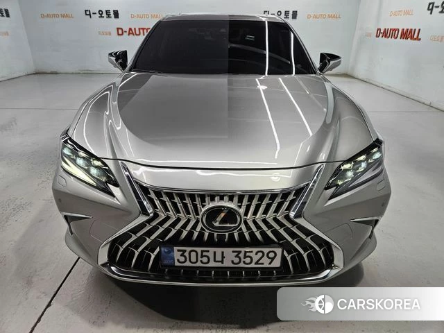 Lexus ES300h 7th generation 2025 Серебристо-серый из Кореи