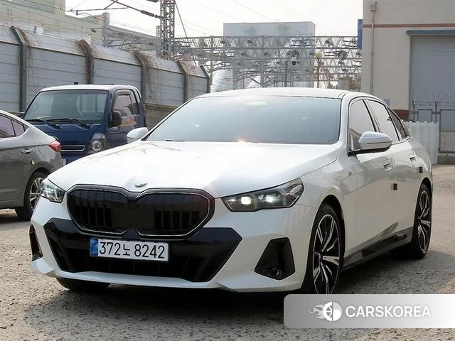 BMW 5 Series (G60) 2025 Белый из Кореи