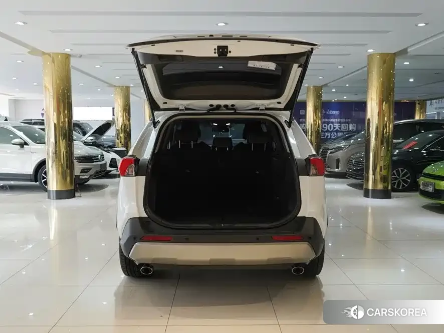 Toyota RAV4 2025 Белый из Китая