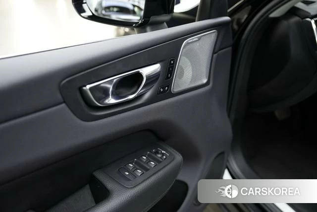 Volvo XC60 2022 Черный из Китая