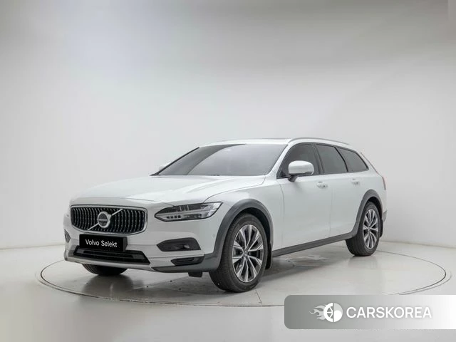 Volvo V90 Cross-Country 2023 Белый из Кореи