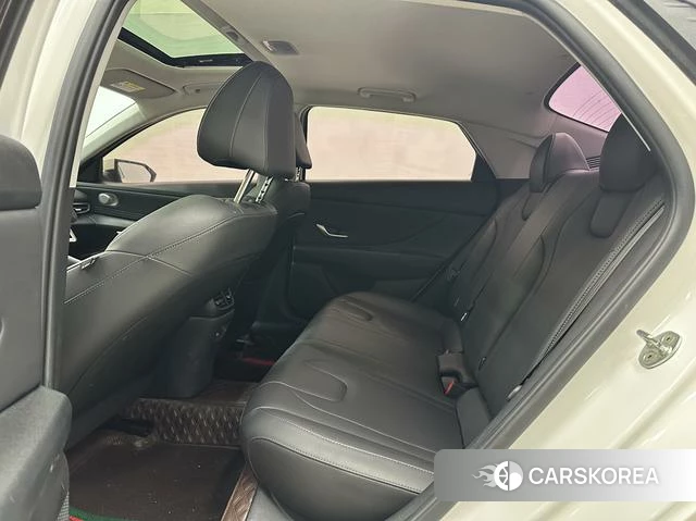 Hyundai Elantra 2022 Белый из Китая