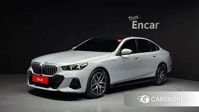 BMW 5 Series (G60) 2025 Светло-серебряный цвет из Кореи