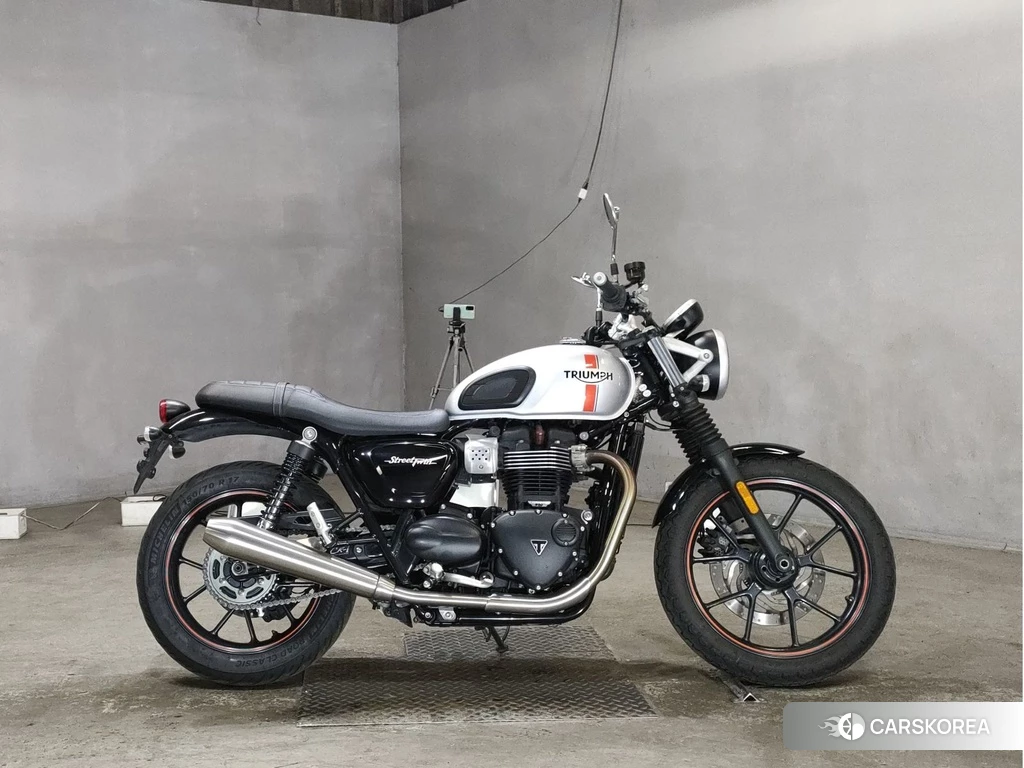 Проданный Triumph STREET TWIN 2017 из Японии
