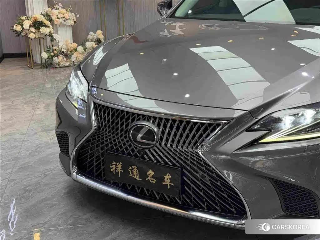 Lexus LS 2018 Silver/gray из Китая