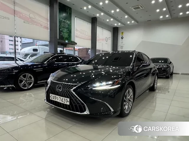 Lexus ES300h 7th generation 2024 Черный из Кореи