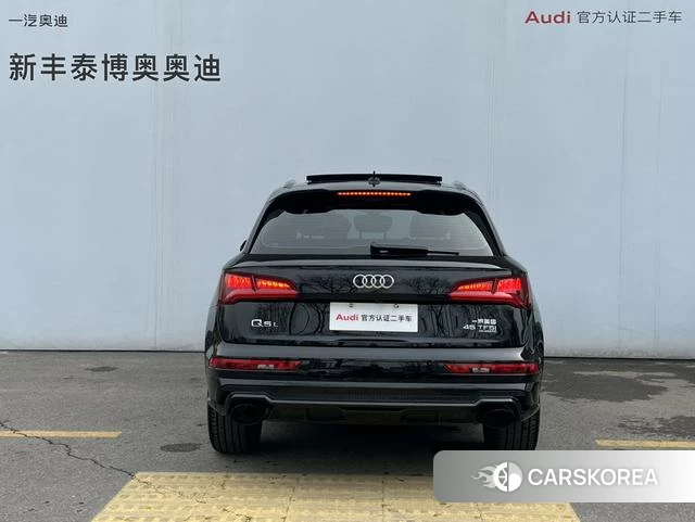 Audi Q5L 2021 Черный из Китая