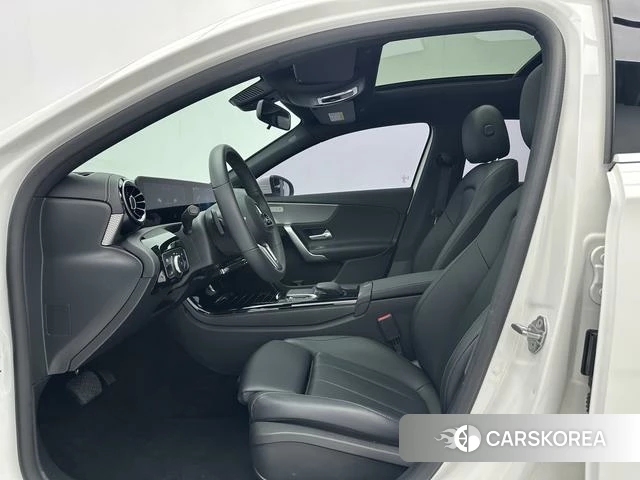 Mercedes-Benz Class A 2022 Белый из Китая
