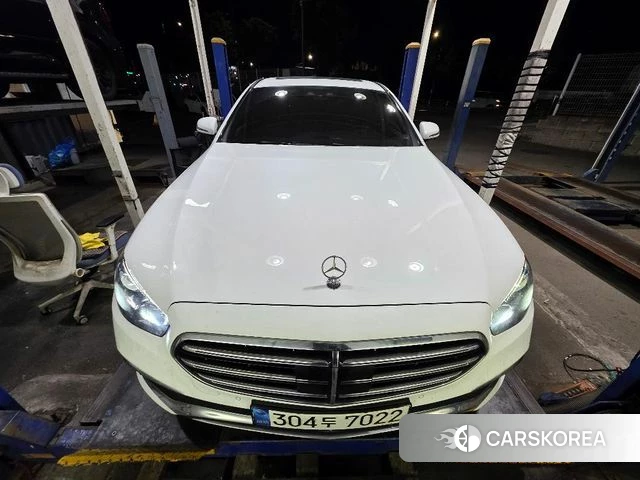 Mercedes-Benz E-Class W213 2021 Белый из Кореи