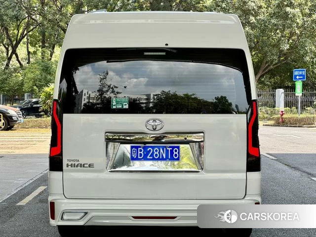 Toyota Hiace 2022 Белый из Китая