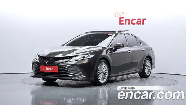 Toyota Camry (XV70) 2018 Серый из Кореи