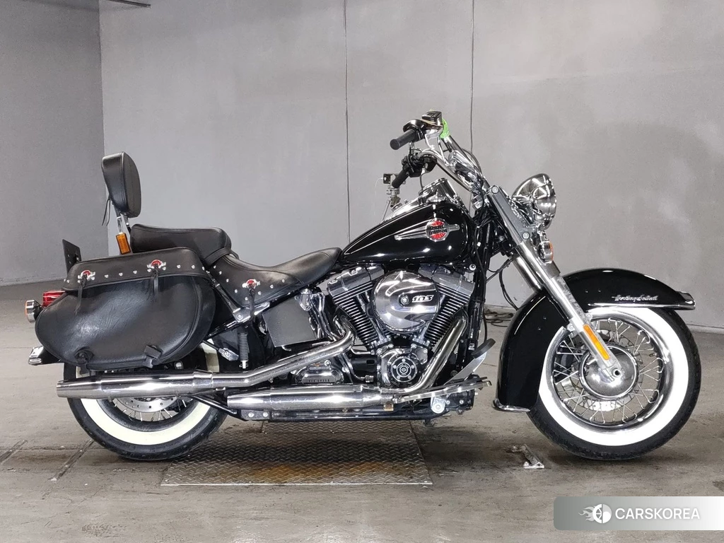 Проданный Harley-Davidson Heritage Softail Classic FLSTC1690 2017 из Японии