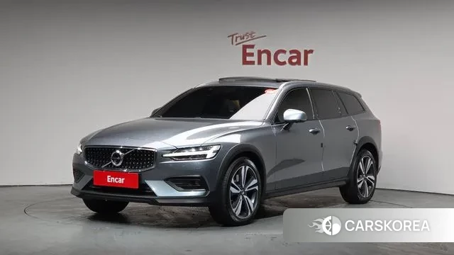 Volvo V60 Cross-Country 2nd Generation 2021 Серый из Кореи