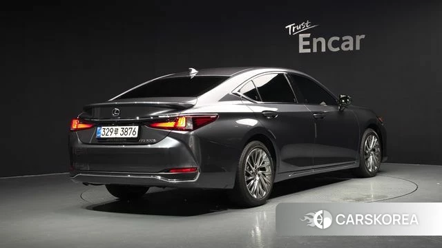 Lexus ES300h 7th generation 2025 Серый из Кореи