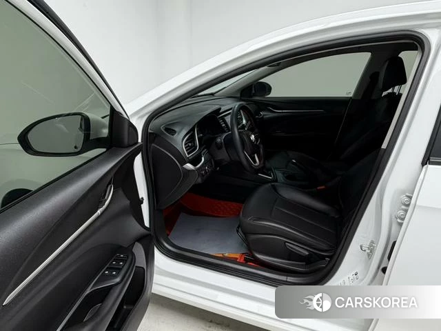 Buick Yinglang 2021 Белый из Китая