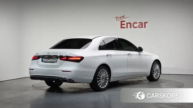 Mercedes-Benz E-Class W213 2022 Белый из Кореи