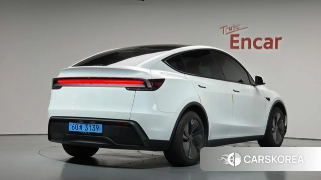 Tesla Model Y 2025 Белый из Кореи