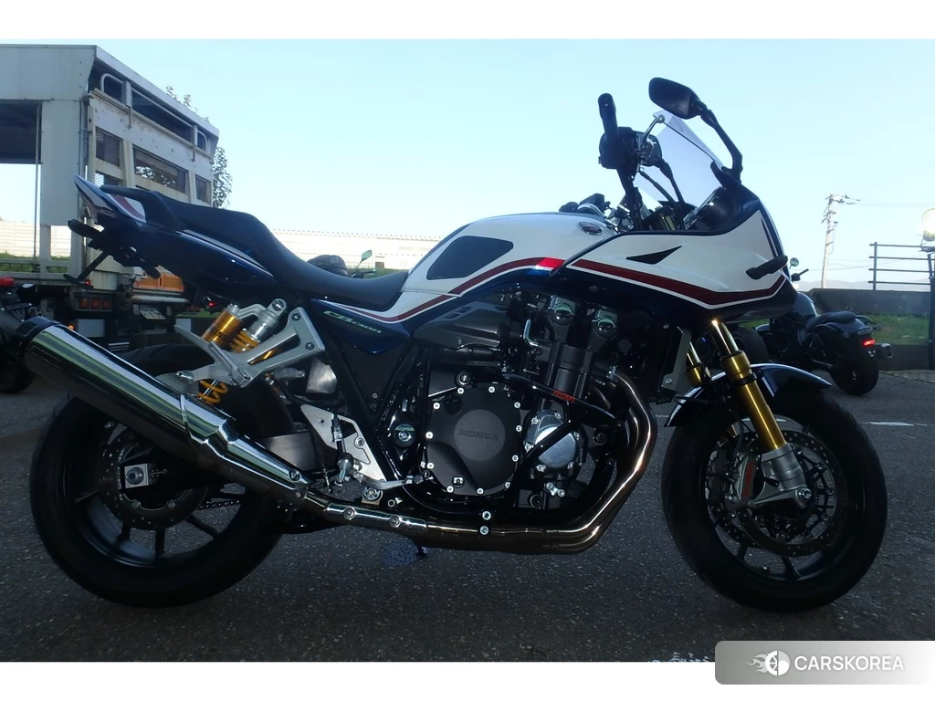 Проданный Honda CB1300SF BOLDOR 2021 из Японии, фото 2