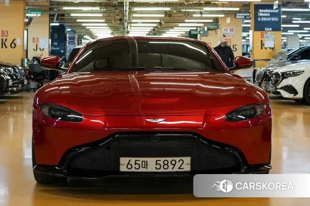Aston Martin Vantage 2nd Generation 2019 Красный из Кореи