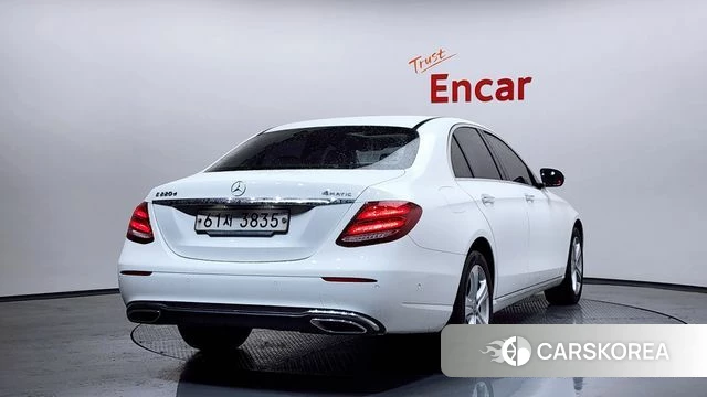 Mercedes-Benz E-Class W213 2018 Белый из Кореи
