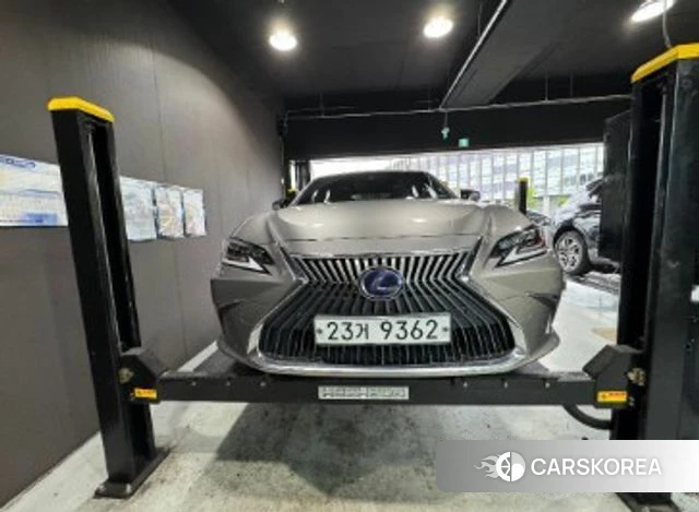 Lexus ES300h 7th generation 2019 Серебристо-серый из Кореи