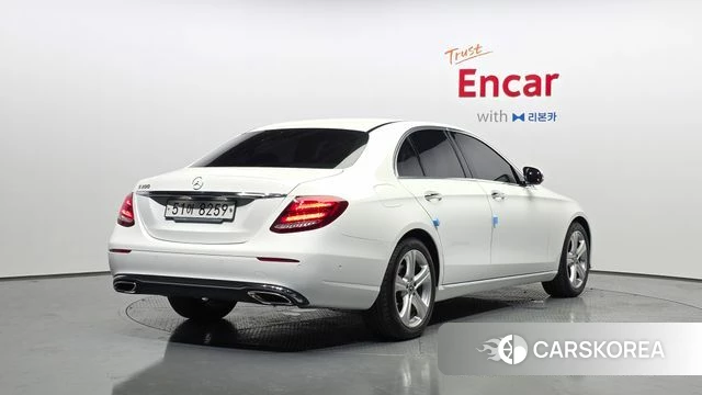 Mercedes-Benz E-Class W213 2018 Белый из Кореи