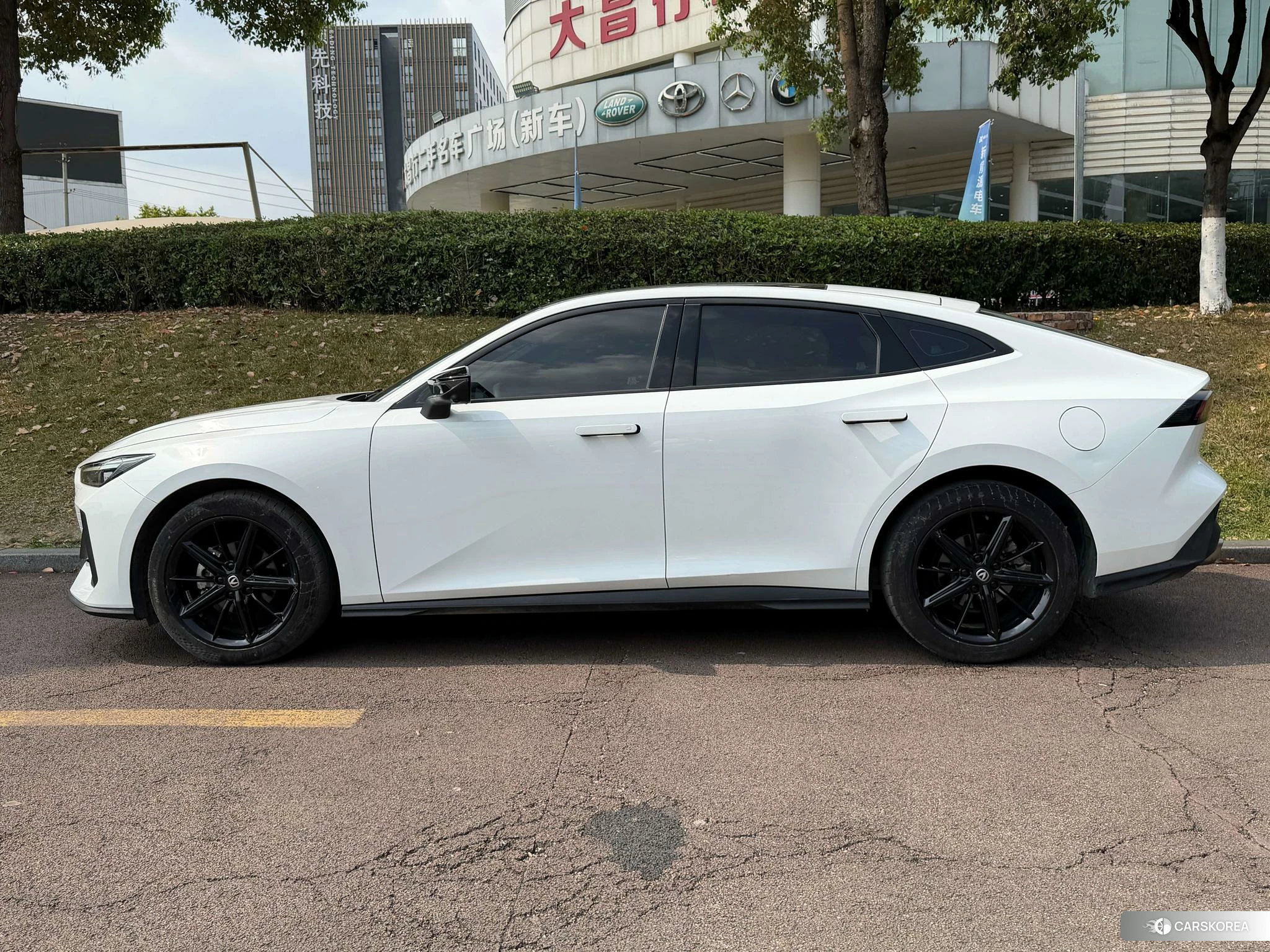 Chang'an UNI-V 2023 Белый из Китая