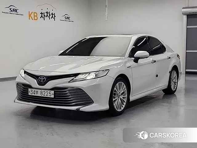 Toyota Camry (XV70) 2018 Белый из Кореи