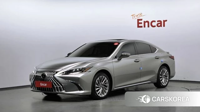 Lexus ES300h 7th generation 2025 Серебристо-серый из Кореи