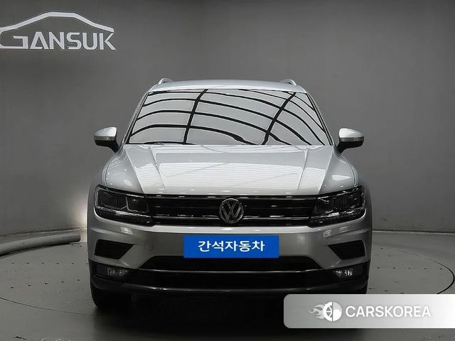 Volkswagen Tiguan second Generation 2018 Серебряный из Кореи