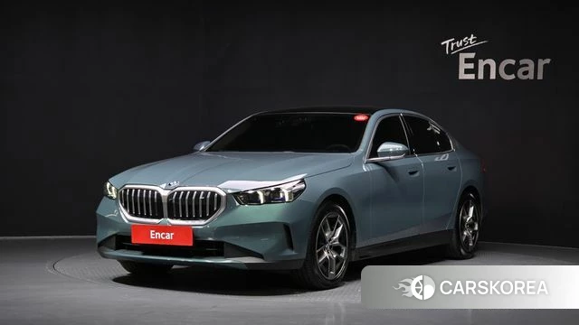 BMW 5 Series (G60) 2024 Небесно-голубой из Кореи