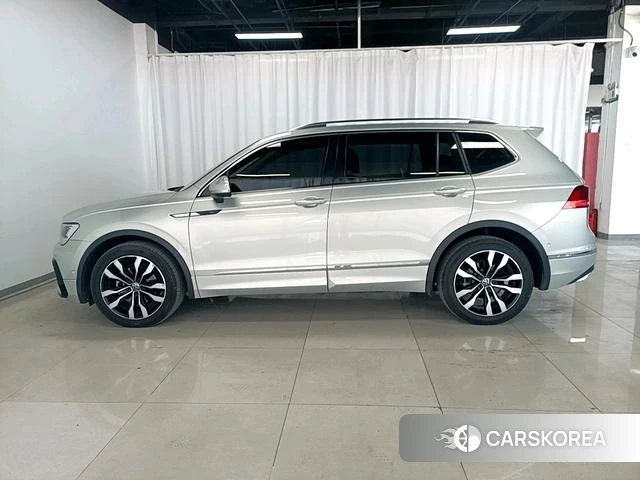 Volkswagen Tiguan L 2021 Серебристо-серый из Китая