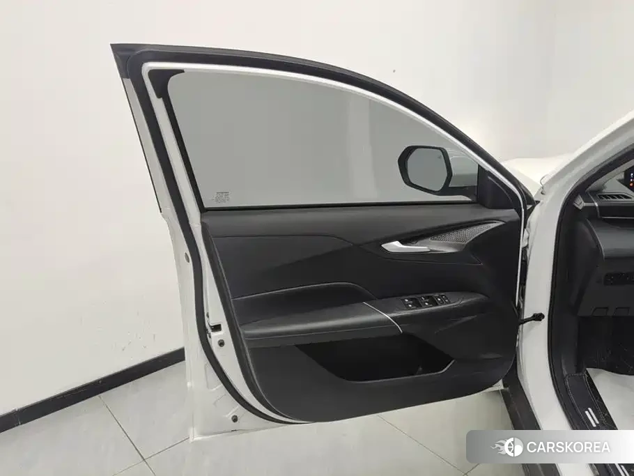 Chang'an Yidong 2025 Белый из Китая