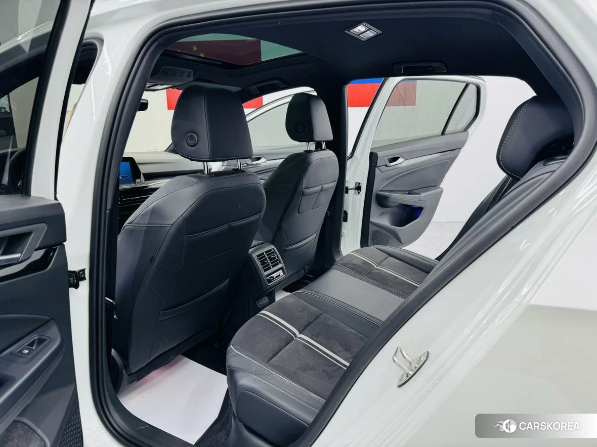 Volkswagen Golf 2022 Белый из Китая