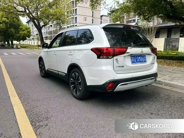 Mitsubishi  Outlander 2019 Белый из Китая