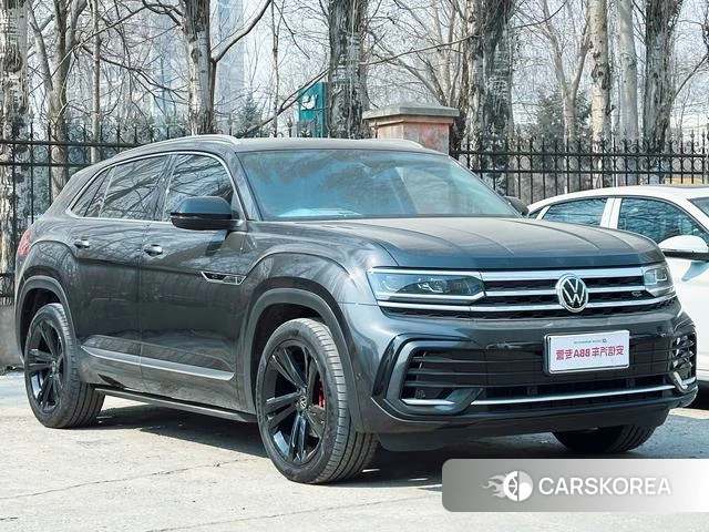 Volkswagen Tourang 2023 Черный из Китая