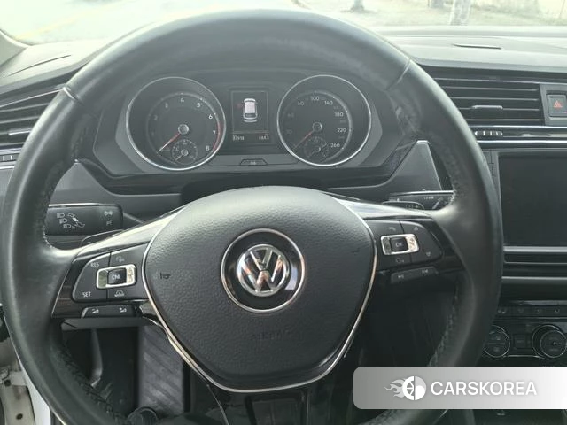 Volkswagen Tiguan L 2018 Белый из Китая