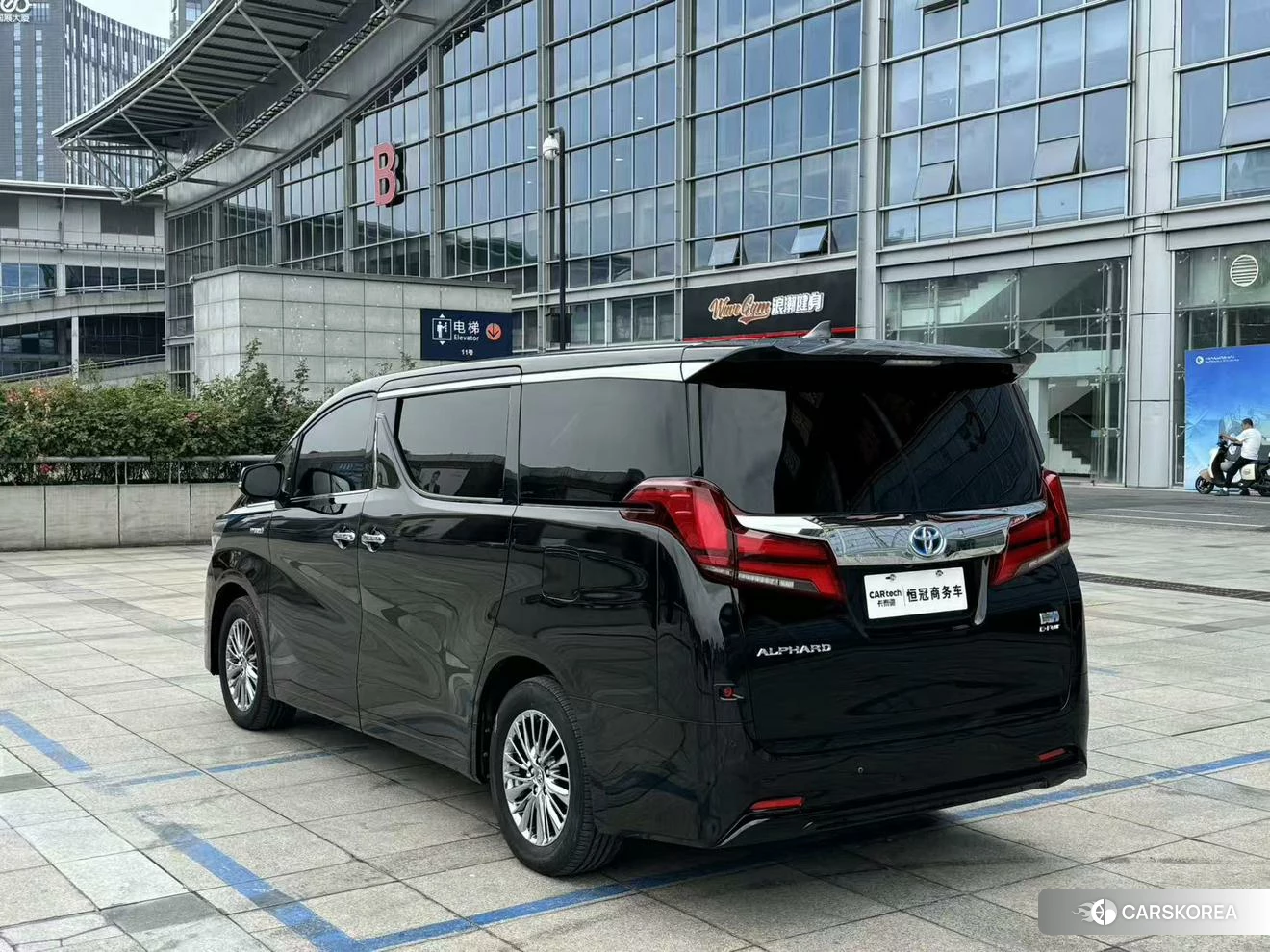 Toyota Elfa 2021 Черный из Китая
