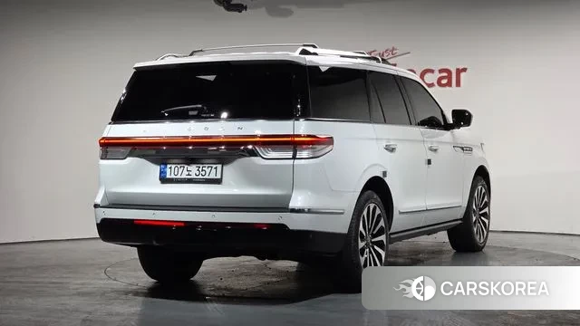Lincoln Navigator 4th generation 2022 Белый из Кореи