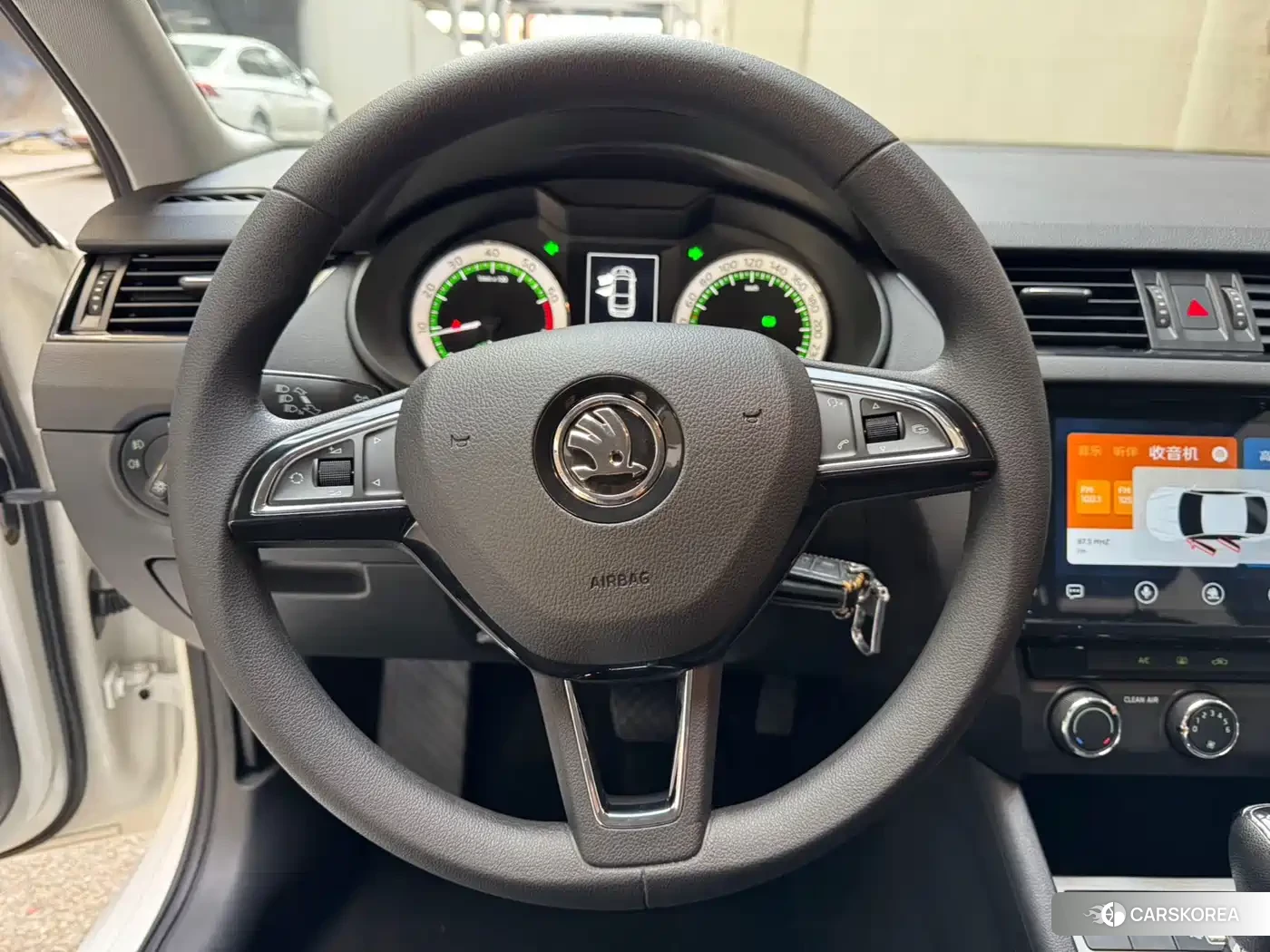 Skoda Octavia 2021 Белый из Китая