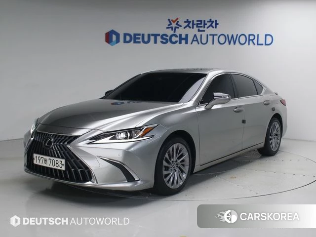 Lexus ES300h 7th generation 2023 Серебристо-серый из Кореи