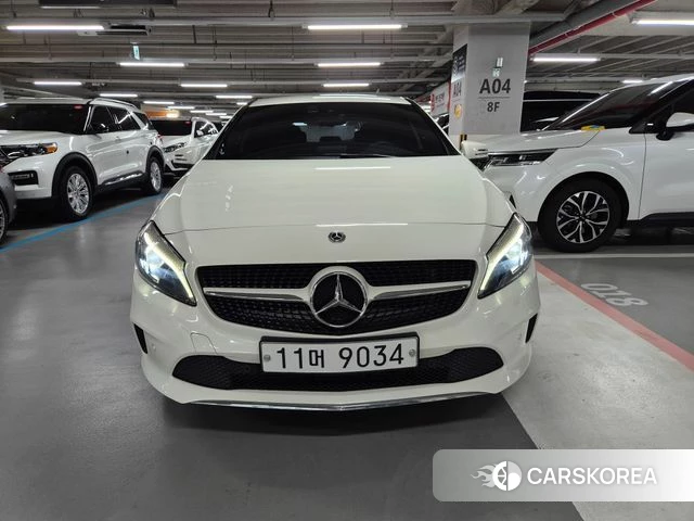 Mercedes-Benz A-Class W176 2018 Белый из Кореи
