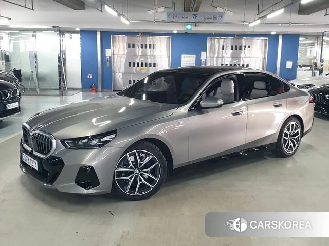BMW 5 Series (G60) 2025 Цвет тростника из Кореи