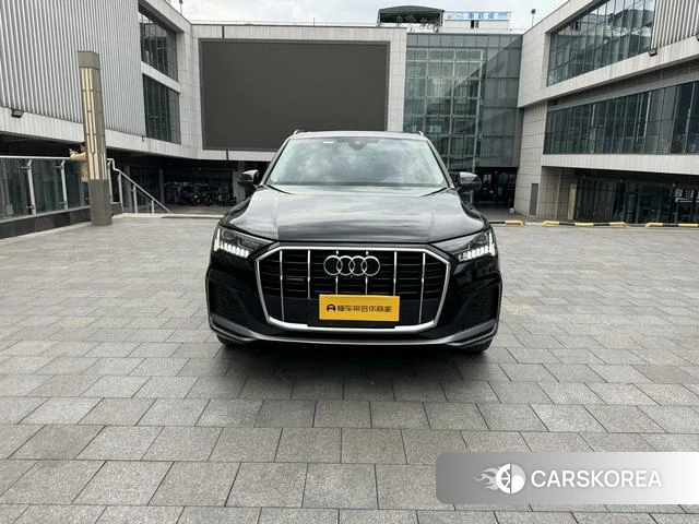 Audi Q7 2024 Черный из Китая