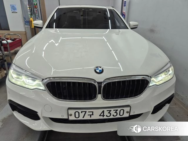 BMW 5 Series (G30) 2018 Белый из Кореи
