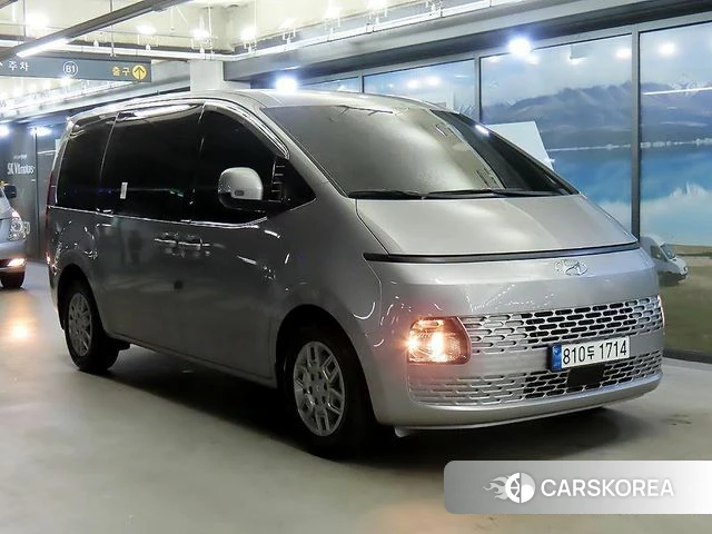 Hyundai Staria 2023 Серебряный из Кореи