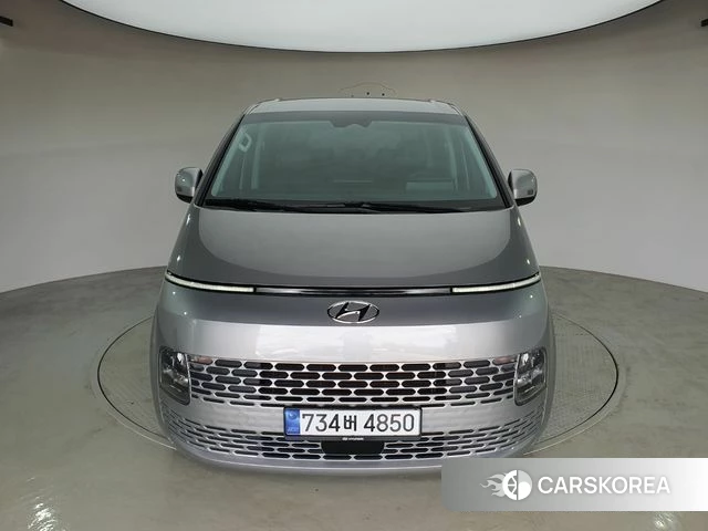 Hyundai Staria 2023 Серебристо-серый из Кореи